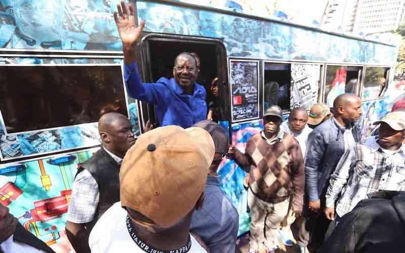 Raila boards matatu to city in show of solidarity with Kenyans