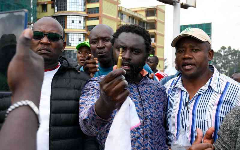 Teargas, gunfire rock Kakamega as police clash with Malala supporters over DCP rally