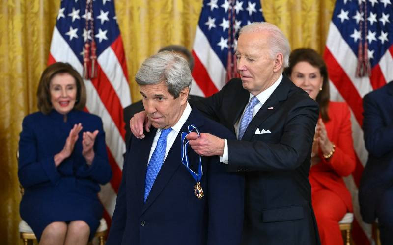Biden bashes Trump, honors top US Democrats at medal ceremony
