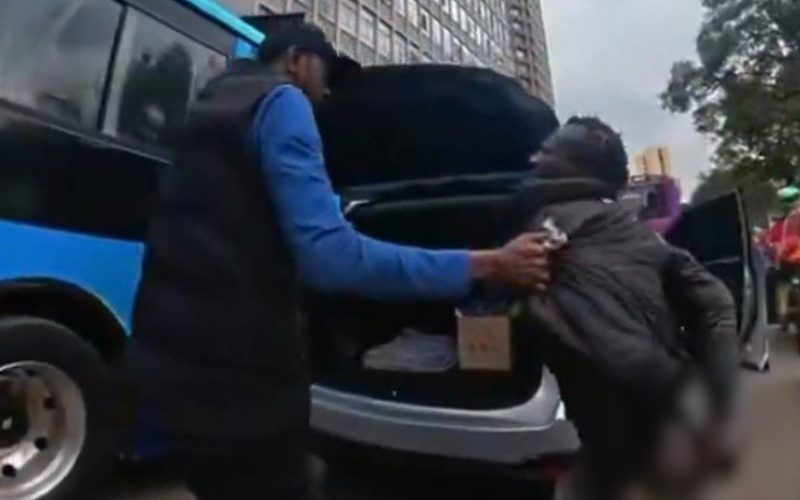 VIDEO: Suspected Nairobi car parts thief threatens to smear poop on crowd after capture