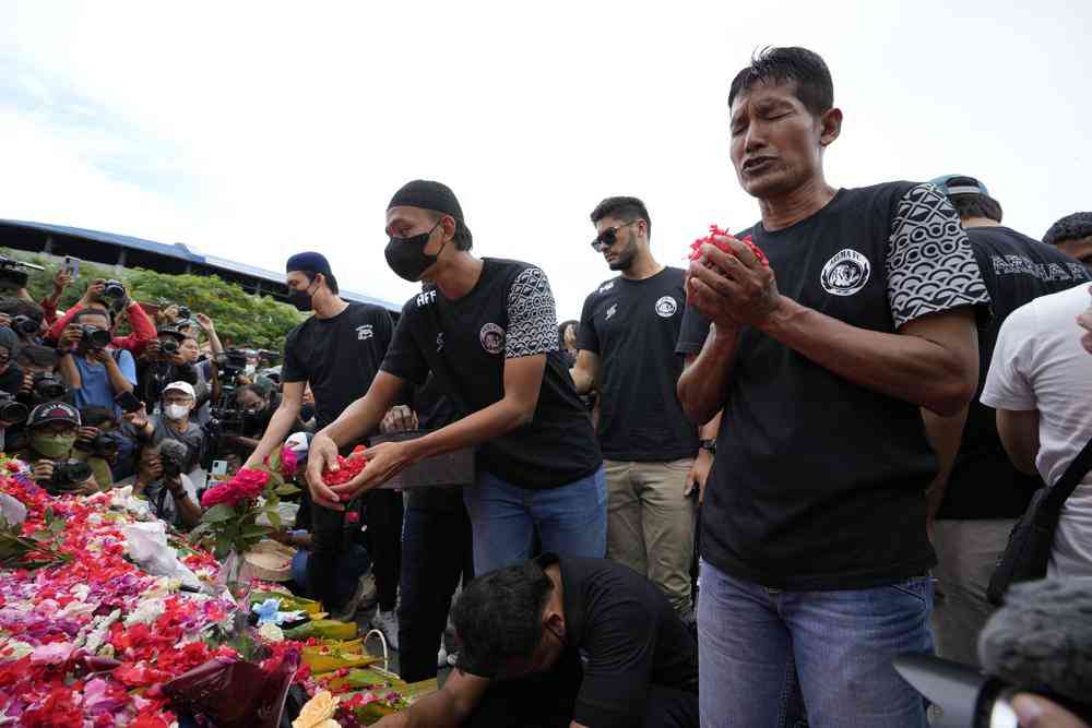 Stadium tragedy exposes Indonesia's troubled football history