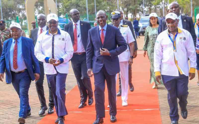 Leaders hail teachers' selfless service