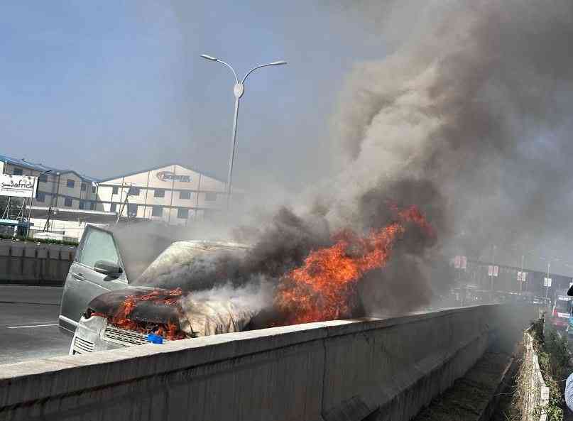 Land Rover SUV bursts into flames on Nairobi Expressway