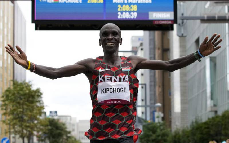 Tokyo Marathon: Kipchoge faces biggest test