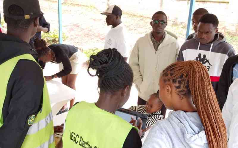 Spot check: Kenyans race against time as mass voter registration ends (Photos)