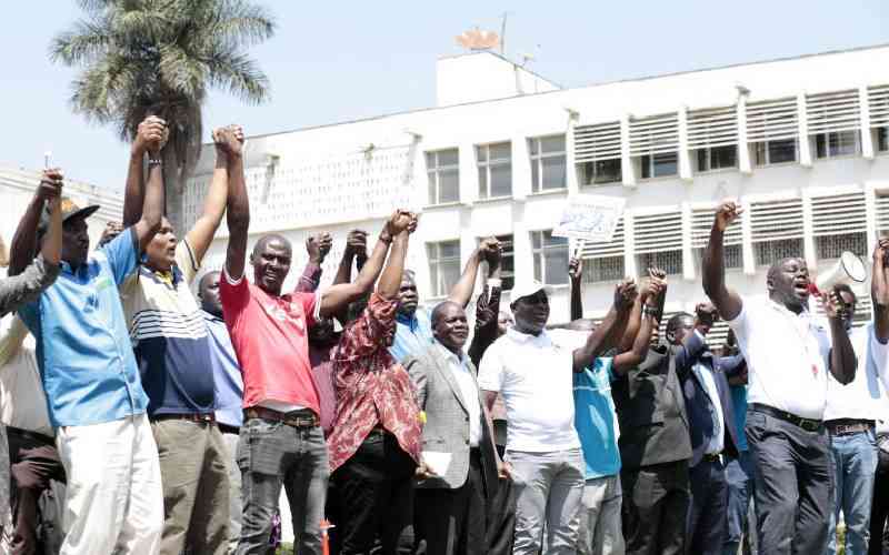 Glimmer of hope for end of 43-day lecturers' strike