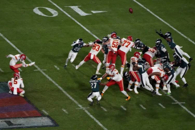 Super Bowl magic: Mahomes, Chiefs beat Eagles 38-35