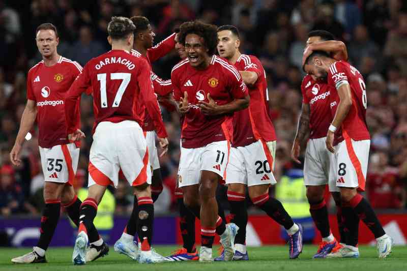 Zirkzee, Dalot and Yoro back in Man United training before Europa League final