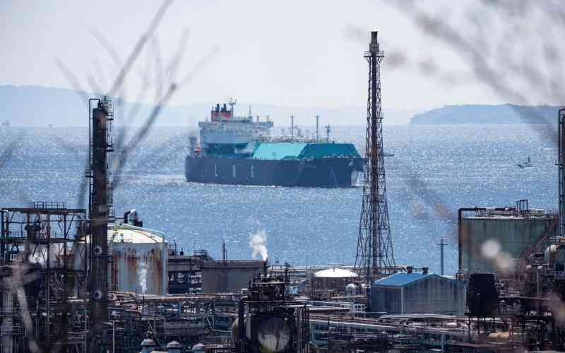 First ships through Strait of Hormuz since ceasefire