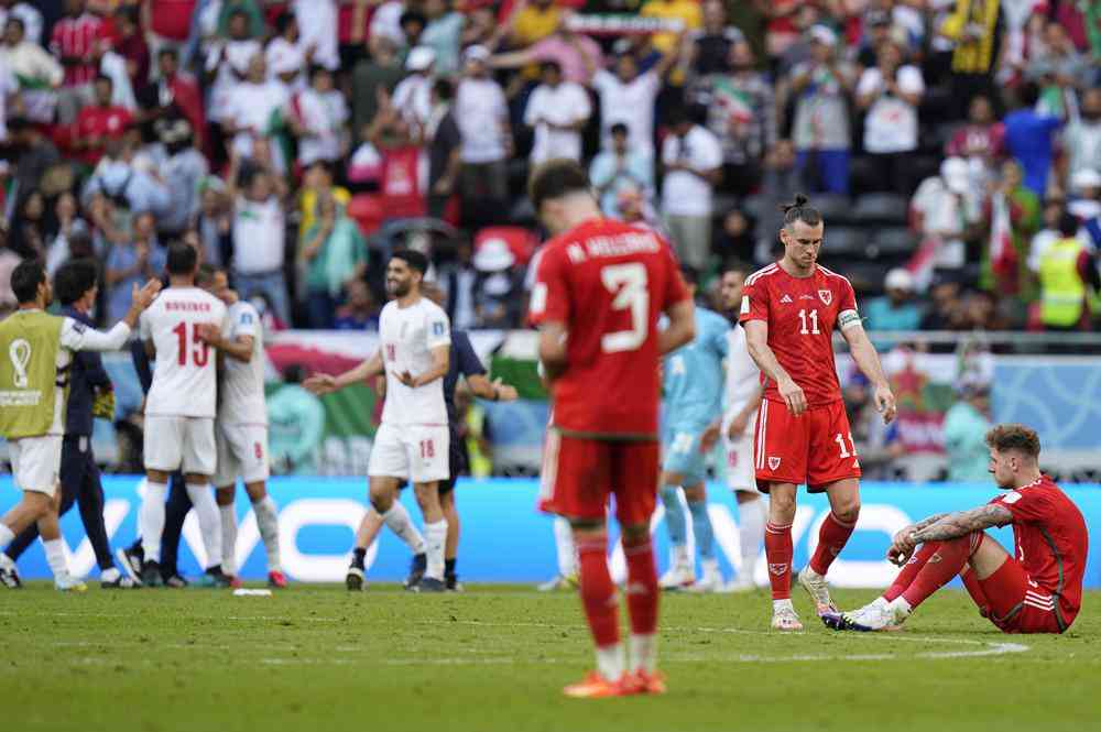 Iran score two late goals to beat 10-man Wales