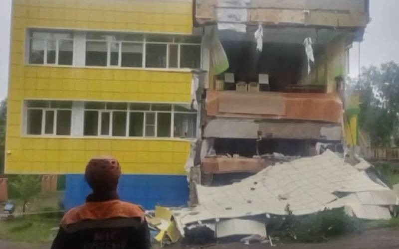 Huge quake off Russia sparks Pacific tsunami warnings