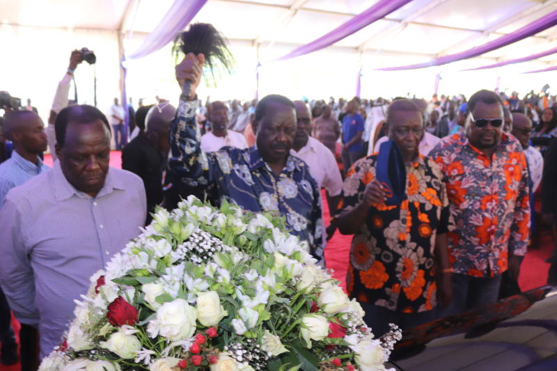 Raila now appeals for six-piece voting in Nyanza backyard