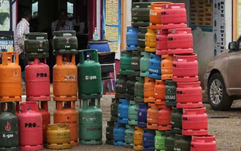 How to safely handle gas cylinders