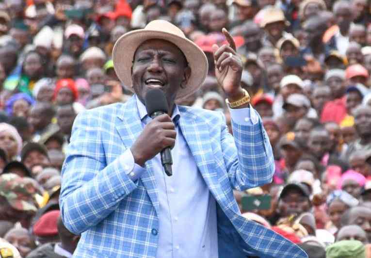 Ruto begins four-day tour in Nyanza with bag of goodies