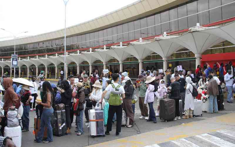 Aviation workers call off strike, work resumes immediately