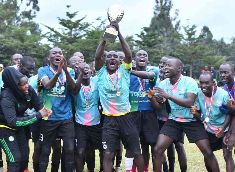 Football champions Highway have a smooth ride to national games