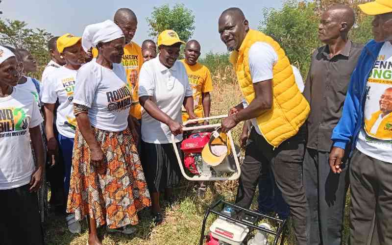 Homa Bay horticultural farmers receive generators to boost irrigation