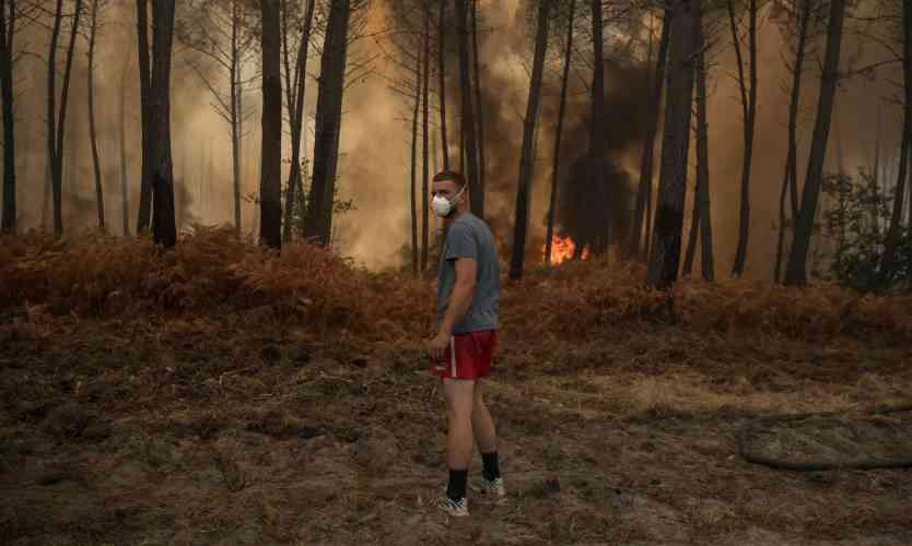 Three firefighters die battling blazes in Greece