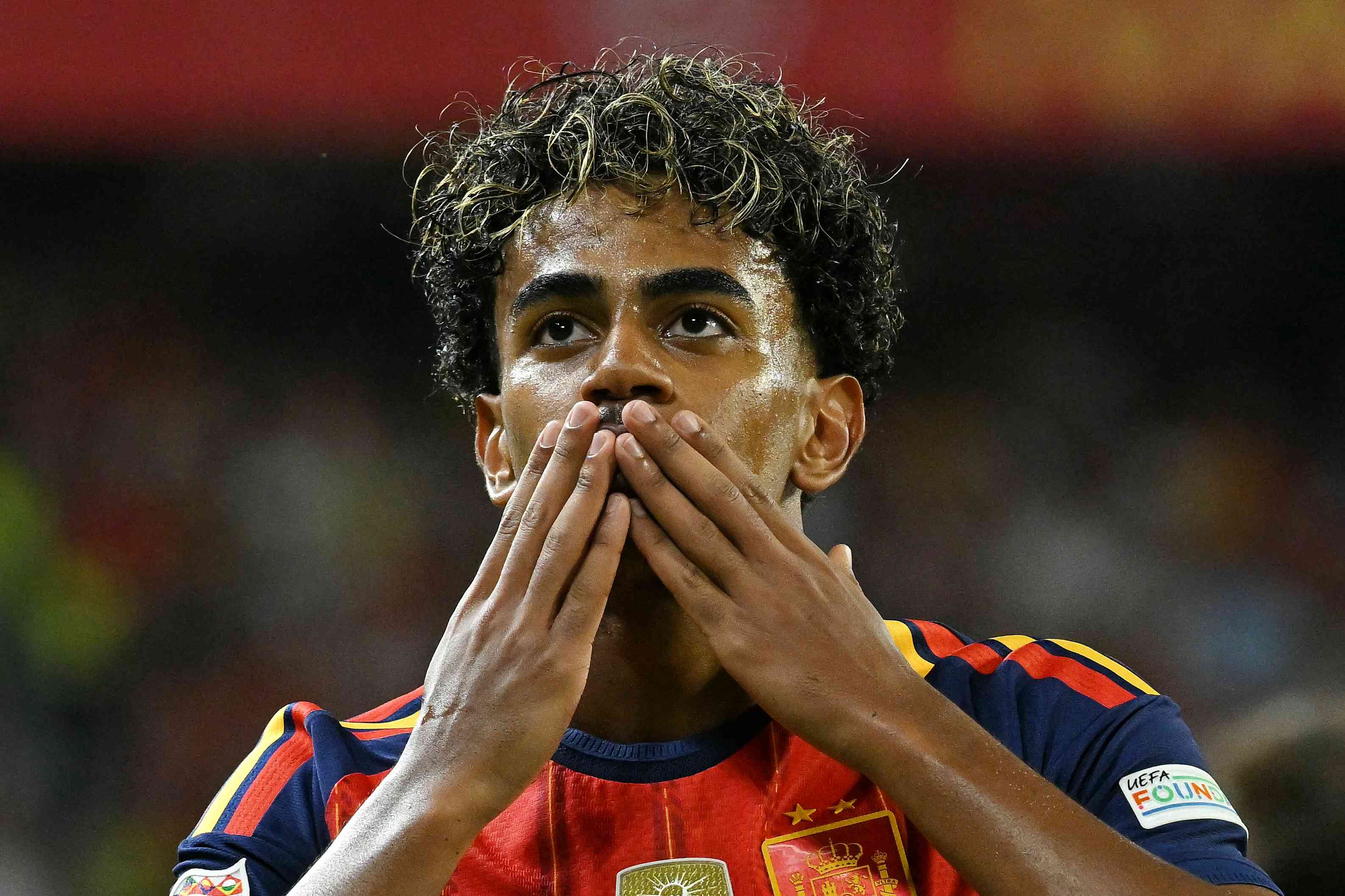 Spain brush aside Croatia as England down Czechs
