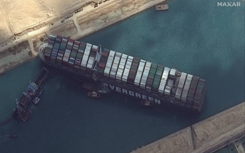 Vessel runs aground, briefly blocking Suez Canal
