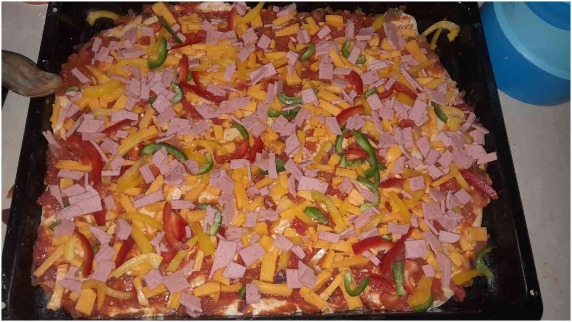 How to make a homemade pizza