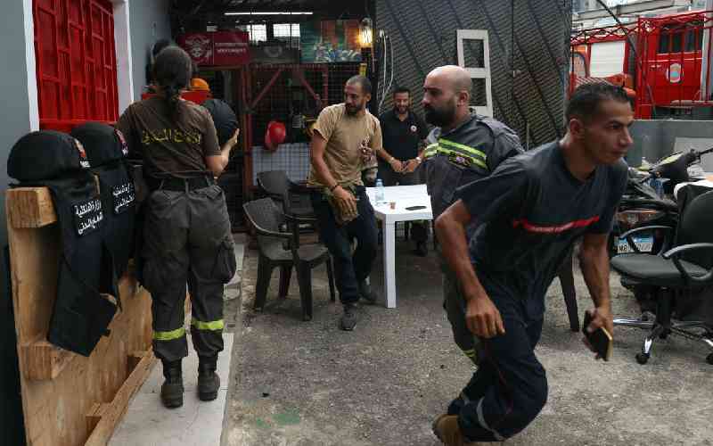 Lebanon rescuers defy danger, ...