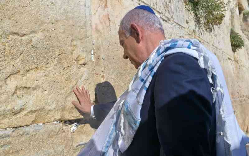 Netanyahu prays for Trump at Jerusalem's Western Wall
