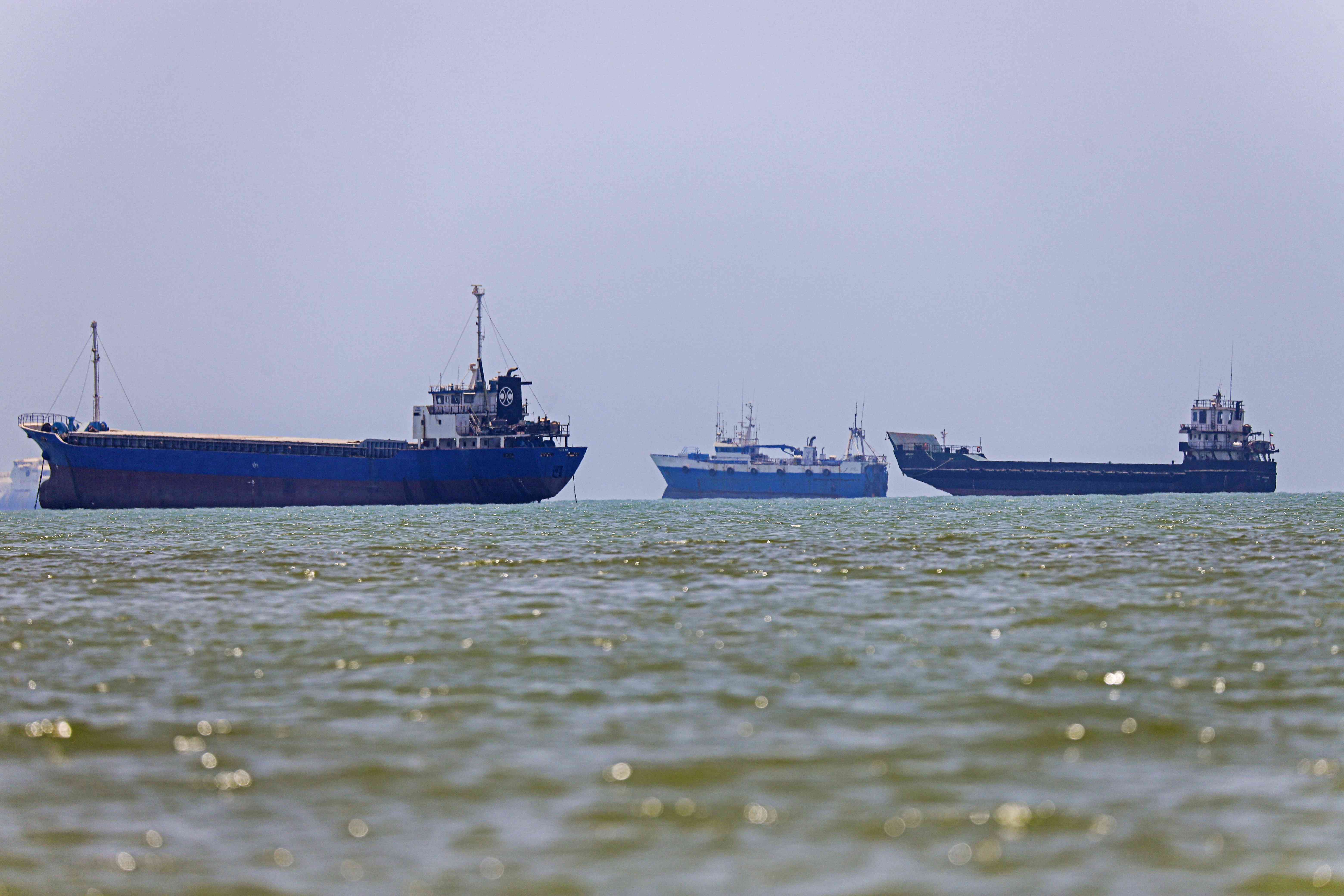 Iran closes Strait of Hormuz again over ceasefire violations