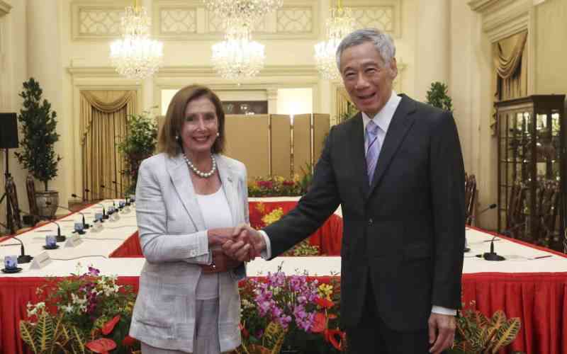 Nancy Pelosi meets Singapore leaders at start of tour