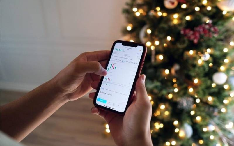 Evaluating data security and AI-driven alerts in today's best trading