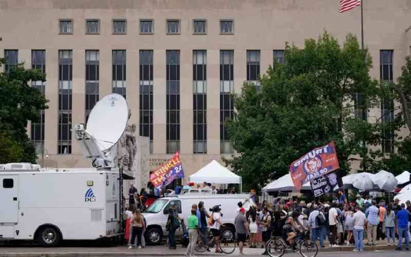 US Federal trials cannot be broadcast, but calls grow to televise Trump's trial