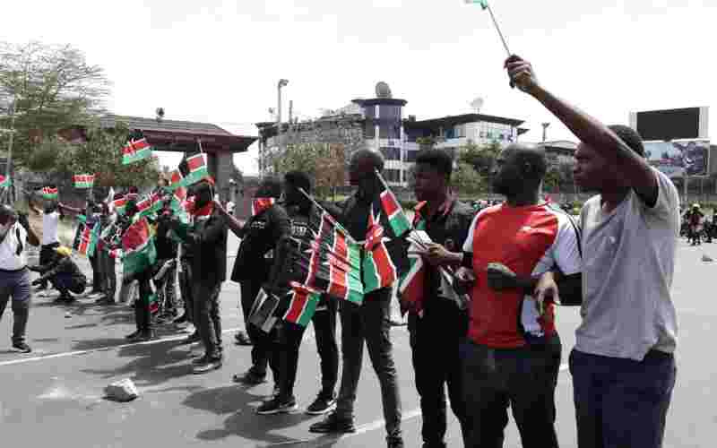 Rights groups rally behind Standard after pro-gov't supporters stage demos