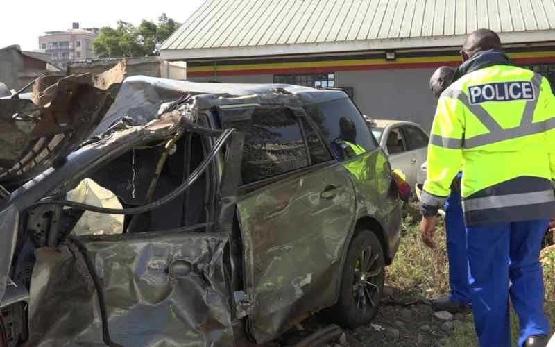 4 killed in a grisly road acci...