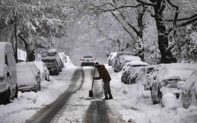 Massive storm slams US with sn...