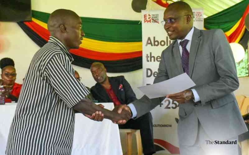 Reform prisons through decongestion, State told