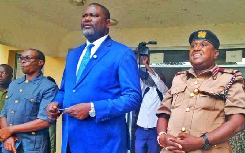 CS stunned after finding offices deserted at 8am