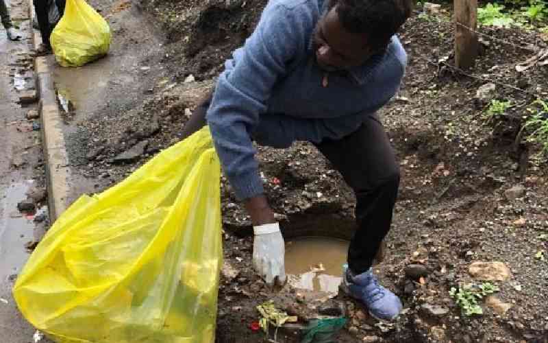City youths collect garbage to push for clean environment
