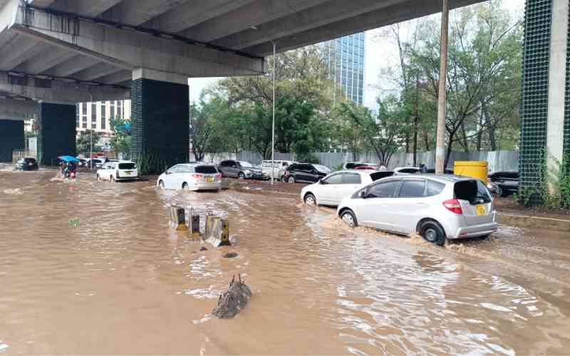 What you should do when your car stalls on flooded road