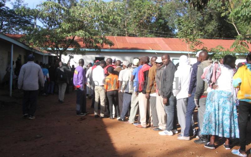 Chaos erupt in Nyakach after man attempts to sneak unidentified voting gadget