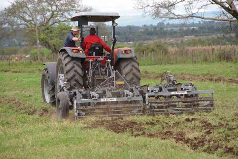 How low farm mechanisation hol...