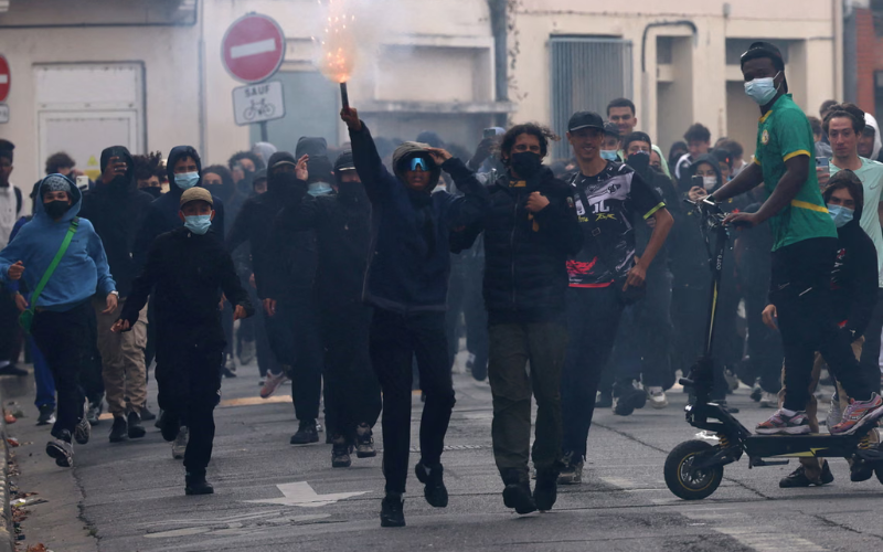 France protests: Up to 500 schools shut as student unrest enters second week