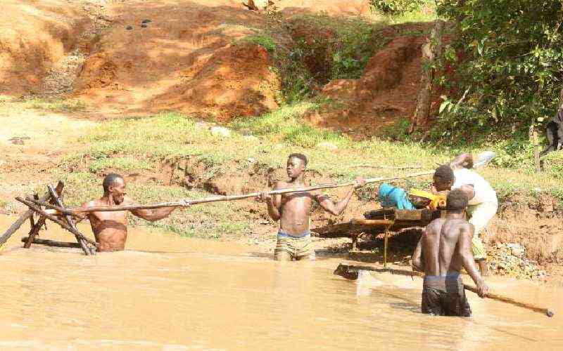 Jobless graduates try their luck in prospecting for gold in river