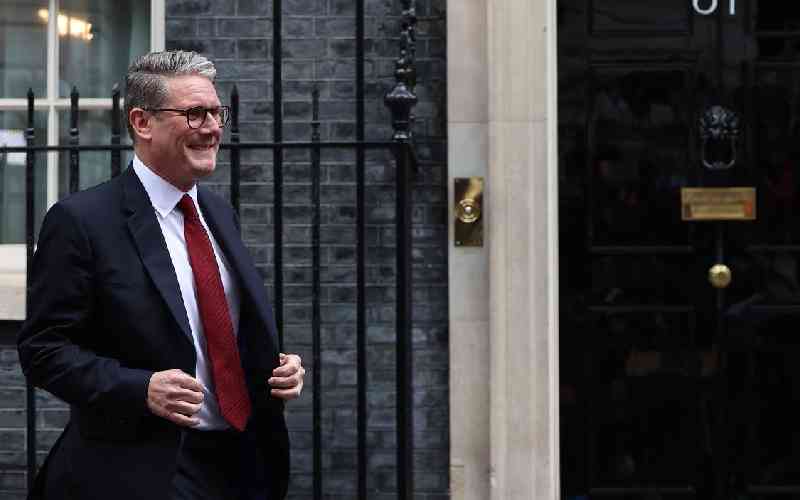 Starmer begins UK 'rebuild' af...