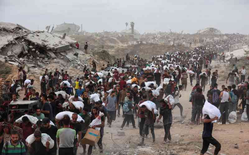 Gaza seen from above: debris and darkness