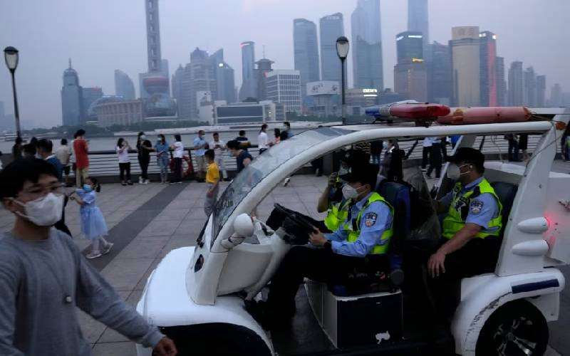 Shanghai knife attack kills th...