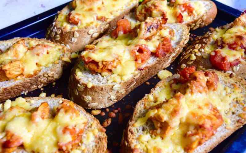 Easy recipe: Cheesy tomato and chicken crunch bread