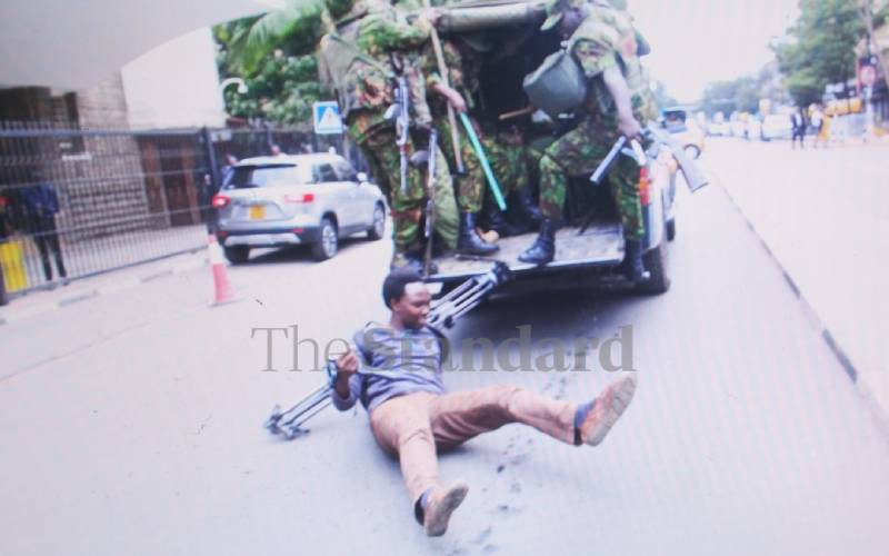 PHOTOS: Standard journalist injured after being pushed out of moving police car