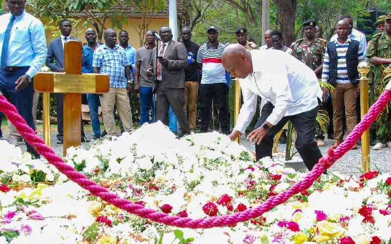 Kanu chairperson Gideon Moi mourns Raila as leaders visit Opoda to condole with family