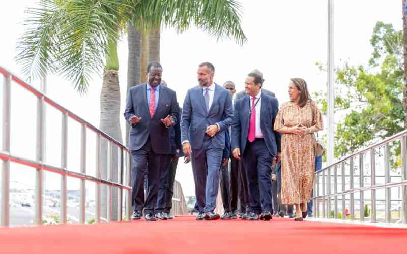 Aga Khan V arrives  for  first Kenya visit