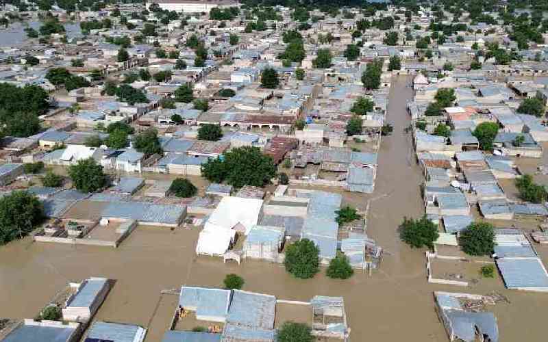 Nigeria floods kill 30, displa...